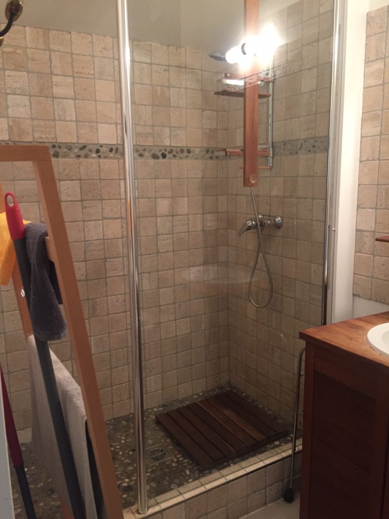 Dudelange Studio Bathroom