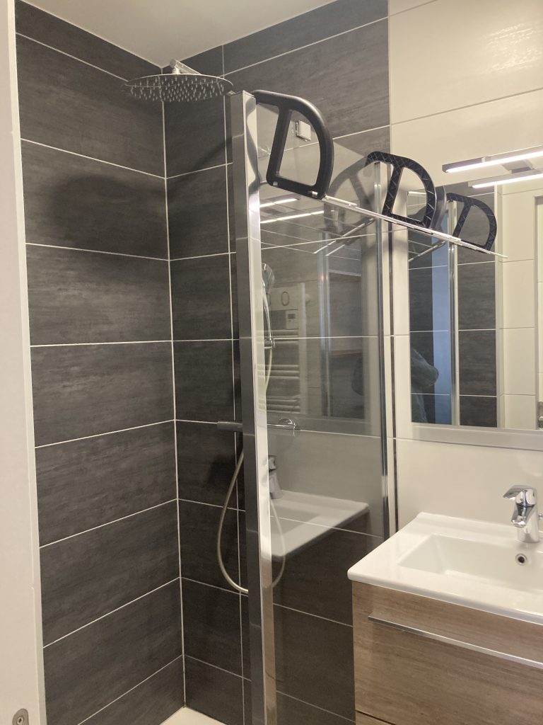 Salle de douche Chambre 7 Dudhome