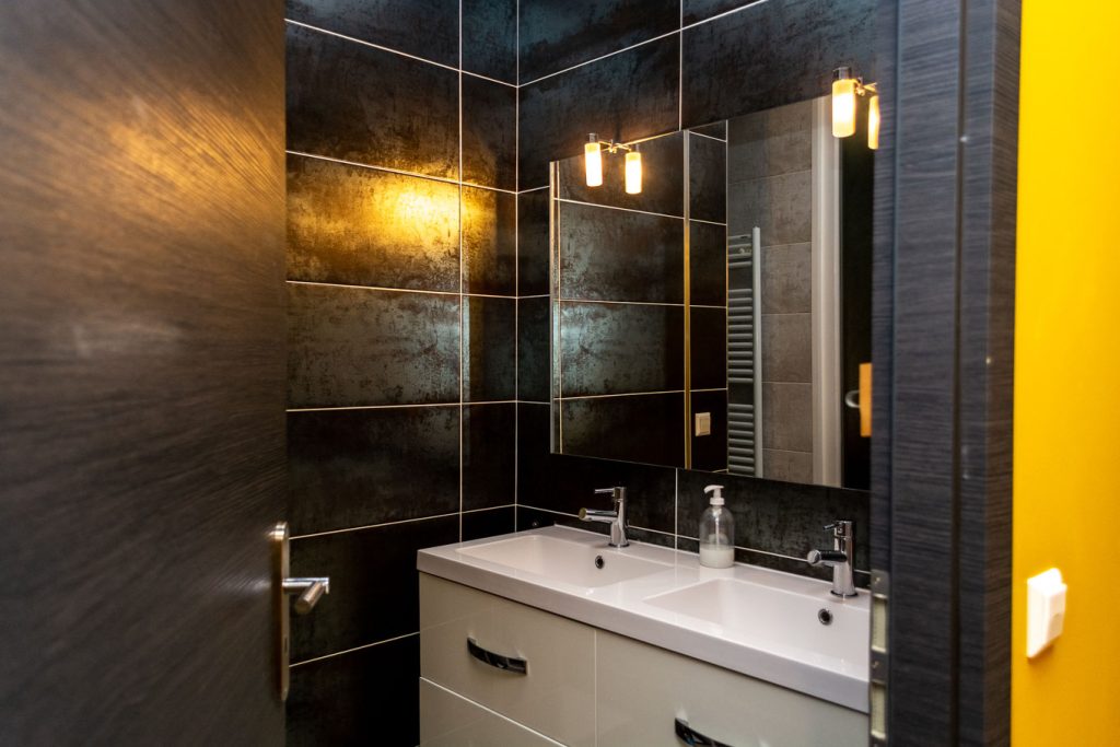 Belvita Room 6 with en-suite bathroom